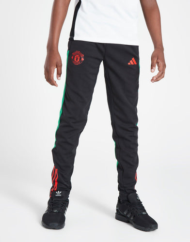 Man United buksir Tiro 23
